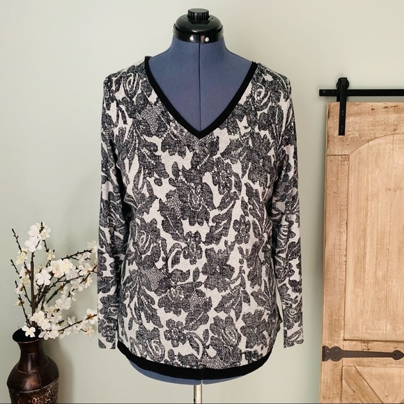 Lane Bryant Printed Chiffon Trim Sweater Size 18/20 - Picture 3 of 6